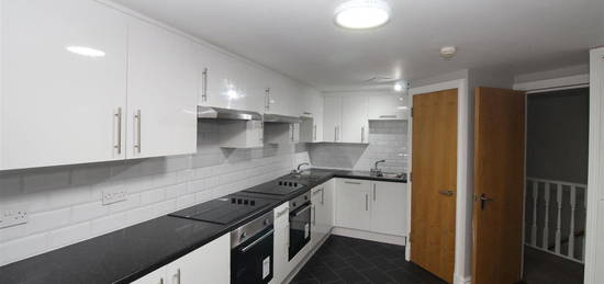 Flat to rent in Rhymney Terrace, Cathays, Cardiff CF24