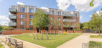 Maisonette for sale in Melling Drive, Enfield EN1