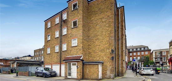 Flat to rent in Garnham Street, London N16