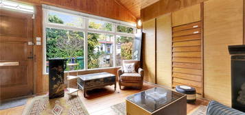 Flat for sale in Dollis Park, Finchley N3