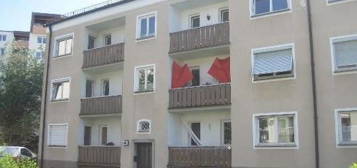 Ihre Zukunft - Ihre Wohnung: Renovierte 3 - Zimmer  Wohnung mit Balkon!