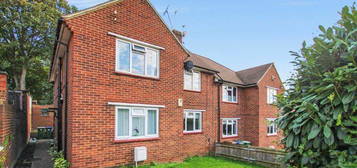 Maisonette to rent in Marden Crescent, Bexley DA5