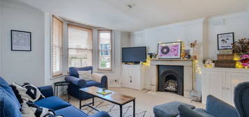 Flat to rent in Rossiter Road, London SW12