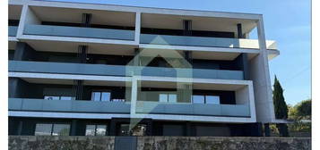 Apartamento T3 com garagem em condominio fechado em Barcelinhos , B...