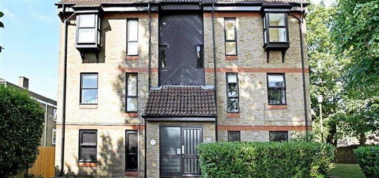 Studio to rent in Wycherley Close, London SE3