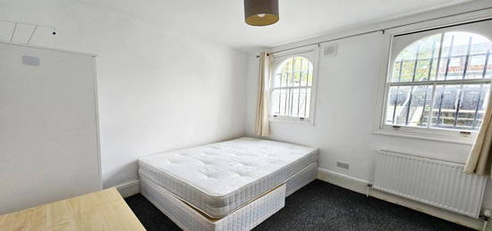 Room to rent in Hilldrop Road, London N7