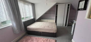 Room to rent in Woodberry Avenue, North Harrow, Harrow HA2