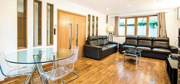 Mews house to rent in Bendall Mews, Marylebone, London NW1