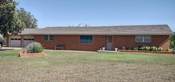 701 S  Carnegie St, Carnegie, OK 73015