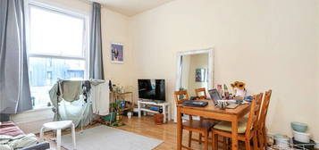 Flat to rent in Wilberforce Road, London N4