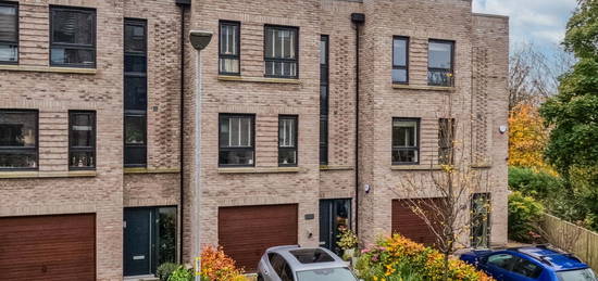 4 bed town house for sale