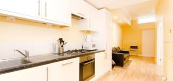 3 bedroom flat to rent