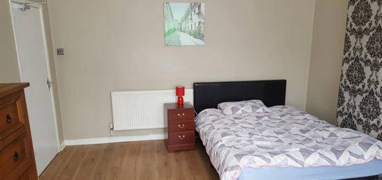 2 bedroom house share