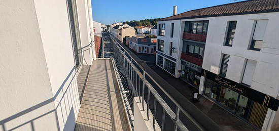 Saint Jean De Monts , centre bourg appartement T3 70.39 m2, 2 chambres, balcon et parking.