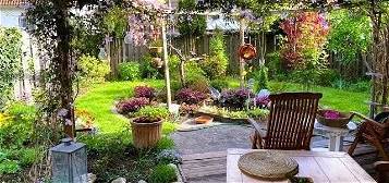 Hübsches Häuschen mit Gartenparadies sucht neue Eigentümer in ruhiger Lage !