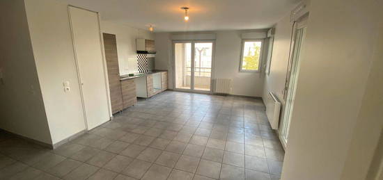 Appartement 3 pièces de 63m² avec Garage fermé à Saint-Priest (69800) refait à neuf