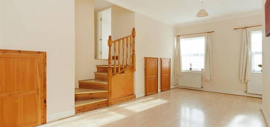 2 bed flat to rent