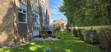 2 bedroom ground floor flat for sale