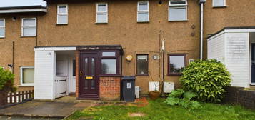 Flat to rent in Ninian Road, Hemel Hempstead, Hertfordshire HP2