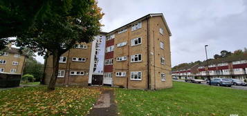 Flat to rent in Laurel Crescent, Croydon CR0