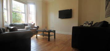 8 bedroom terraced house to rent