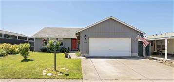 2314 Lara Ln, Central Point, OR 97502