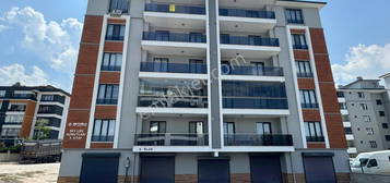 ZRVE EMLAK KRALIYORR YARENLERDE 3+1 145 m2 CADDE ZER SIFIR DARE