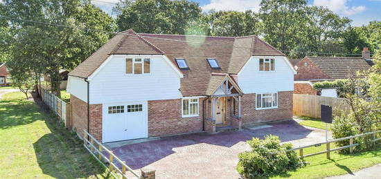 5 bedroom detached house for sale