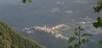 Casa di paese in vendita in via Garibaldi, 26