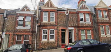 Terraced house to rent in White Street, Brighton BN2