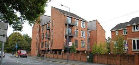 Flat to rent in Mossley Road, Ashton-Under-Lyne OL6