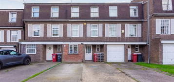 Town house for sale in Arborfield Close, Slough SL1