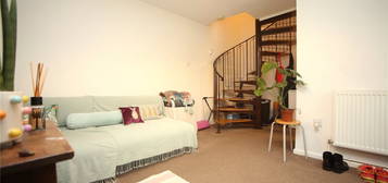 1 bed semi-detached house to rent