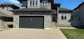7208 170th Ave NW #1A, Edmonton, AB T5Z 0C6