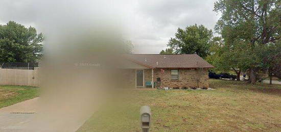 514 Lisa Ln, Waukomis, OK 73773