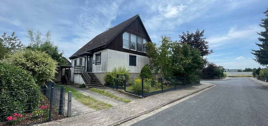 Freistehendes Einfamilienhaus mit Garage auf ruhigem eingezäuneten 804m² großem Grundstück in Meine