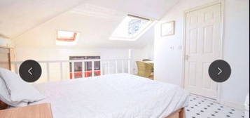 Flat to rent in Warwick Gardens, London W14