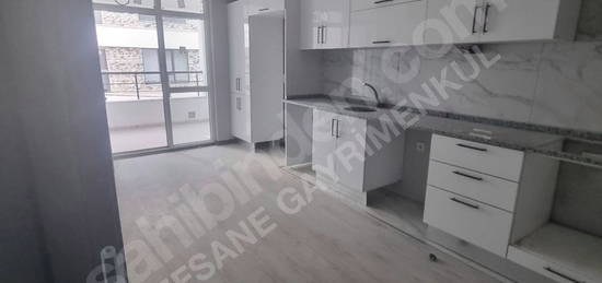 EFSANEDEN ESENTEPEDE KİRALIK 2+1 BALKONLU DAİRE