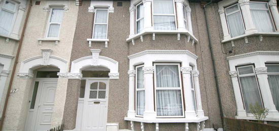 4 bedroom terraced house to rent