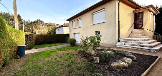 Maison 2 étages  à louer, 3 pièces, 2 chambres, 70 m²