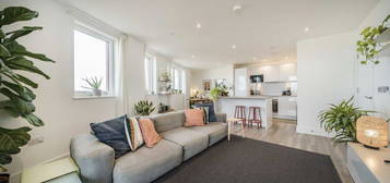 3 bed flat for sale