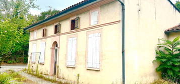 Appartement de 28 m2 dans maison toulousaine + 3 grandes places de parking + jardin de 30 m2