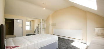 5 bedroom terraced house