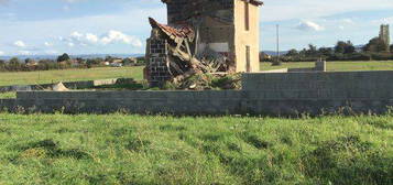 Vends ferme à reconstruire sur terrain de 2000 m2 à Sury-le-Comtal