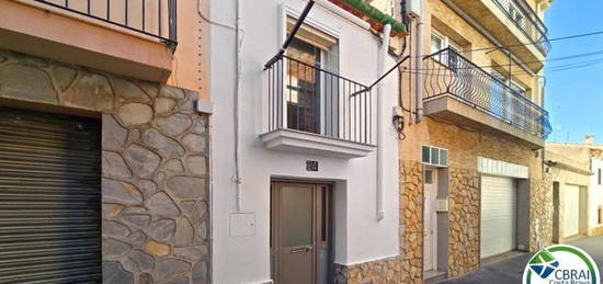 Chalet adosado en venta en calle de Peralada