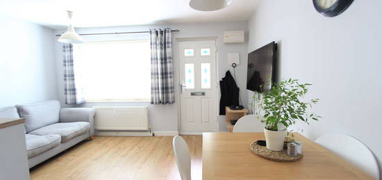 Flat to rent in Reynolds Close, Colliers Wood, London SW19