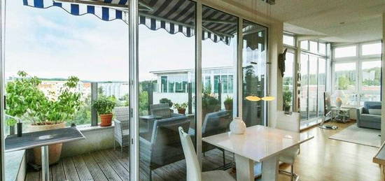 Exklusives Penthouse mit Fahrstuhl, großer Terrasse und Waldblick - nur rund 3 Minuten zum Strand!