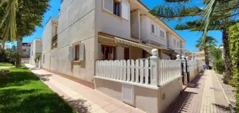 Casa adosada en Carrer del Monte de Santa Pola, 35