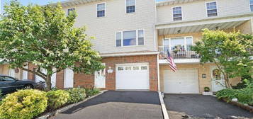 25 Ingraffia Dr, Elmwood Park Boro, NJ 07407-2412