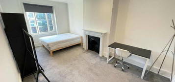 Maisonette to rent in Parkhurst Road, London N7